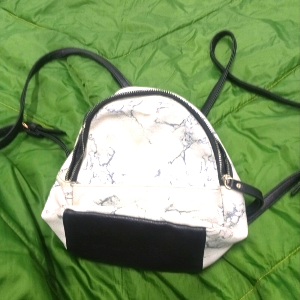 Spiegel White and Black Marble Backpack
